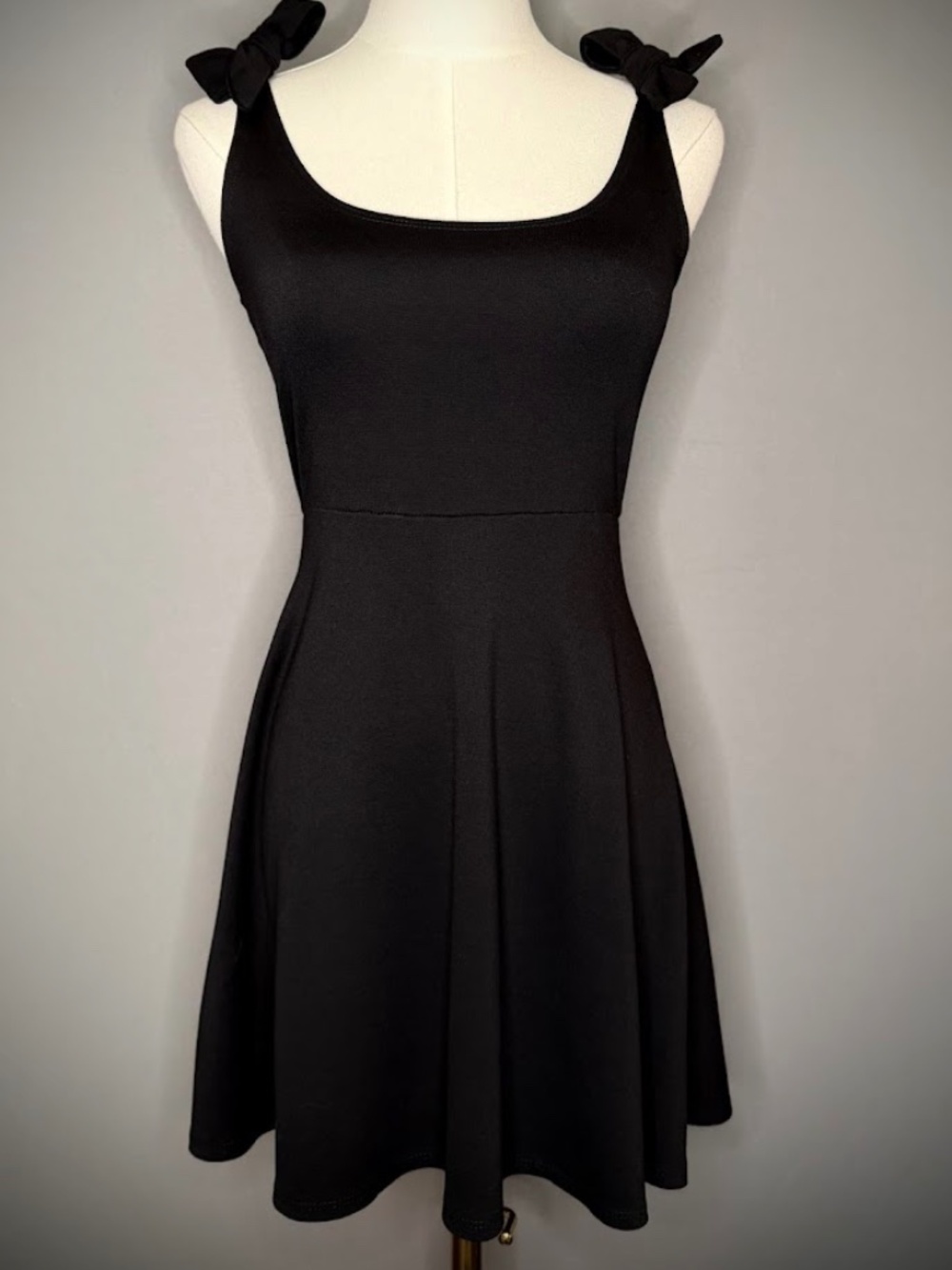 Bella Coser Black Fit & Flare Dress Tie Strap Sleeveless Size Small